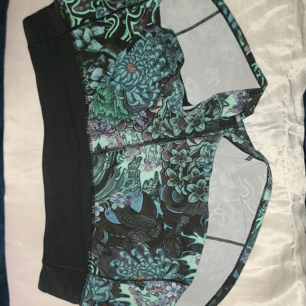Lululemon shorts size 6